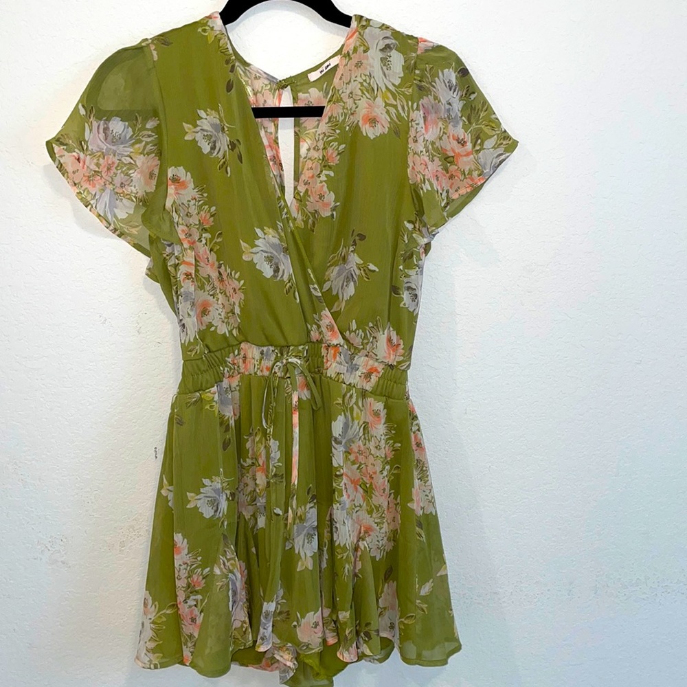 Brand new. With tags. Romper from Francesca’s. Never worn.